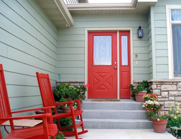 Pintu rumah dengan warna pintu yang cerah